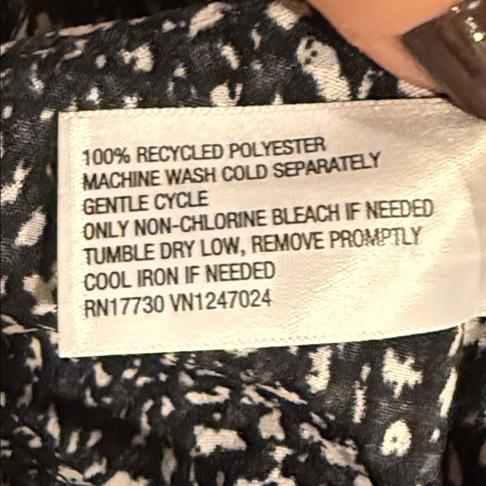 NWT Universal Thread Patterned Blouse - Picture 11 of 11